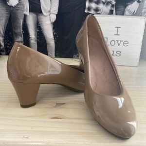 Ladies Nude Heels sz 9